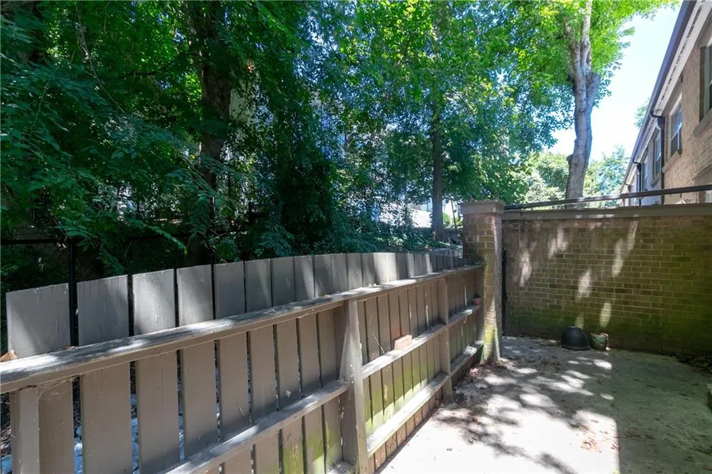 6980 Roswell Road Unit H1, Atlanta, Georgia 30328, 3 Bedrooms Bedrooms, ,2 BathroomsBathrooms,Residential,Sold,6980 Roswell Road Unit H1,6693280