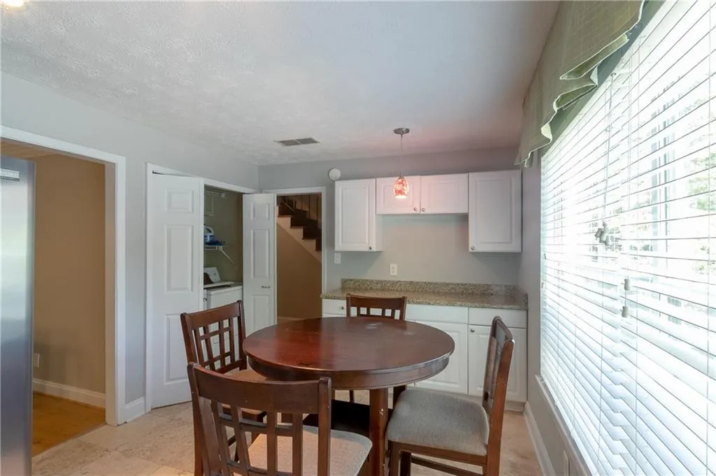 6980 Roswell Road Unit H1, Atlanta, Georgia 30328, 3 Bedrooms Bedrooms, ,2 BathroomsBathrooms,Residential,Sold,6980 Roswell Road Unit H1,6693280