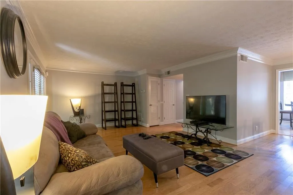 6980 Roswell Road Unit H1, Atlanta, Georgia 30328, 3 Bedrooms Bedrooms, ,2 BathroomsBathrooms,Residential,Sold,6980 Roswell Road Unit H1,6693280