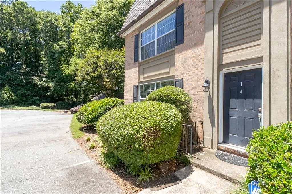 6980 Roswell Road Unit H1, Atlanta, Georgia 30328, 3 Bedrooms Bedrooms, ,2 BathroomsBathrooms,Residential,Sold,6980 Roswell Road Unit H1,6693280