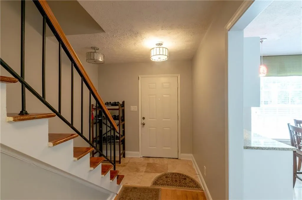 6980 Roswell Road Unit H1, Atlanta, Georgia 30328, 3 Bedrooms Bedrooms, ,2 BathroomsBathrooms,Residential,Sold,6980 Roswell Road Unit H1,6693280