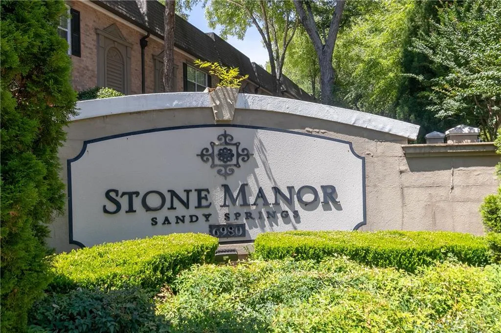 6980 Roswell Road Unit H1, Atlanta, Georgia 30328, 3 Bedrooms Bedrooms, ,2 BathroomsBathrooms,Residential,Sold,6980 Roswell Road Unit H1,6693280