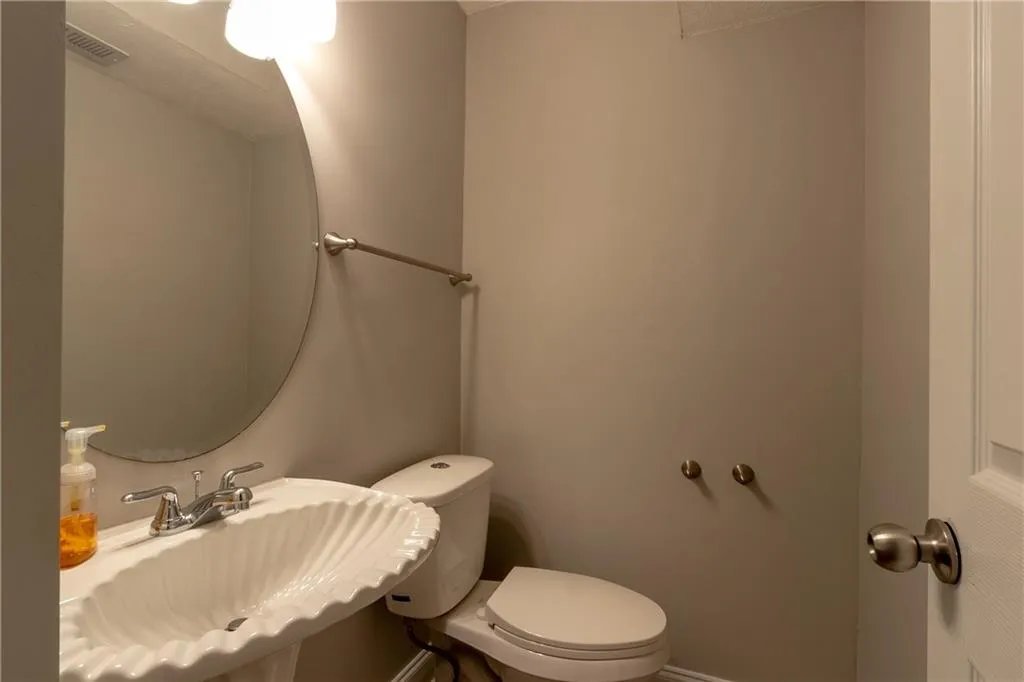 6980 Roswell Road Unit H1, Atlanta, Georgia 30328, 3 Bedrooms Bedrooms, ,2 BathroomsBathrooms,Residential,Sold,6980 Roswell Road Unit H1,6693280