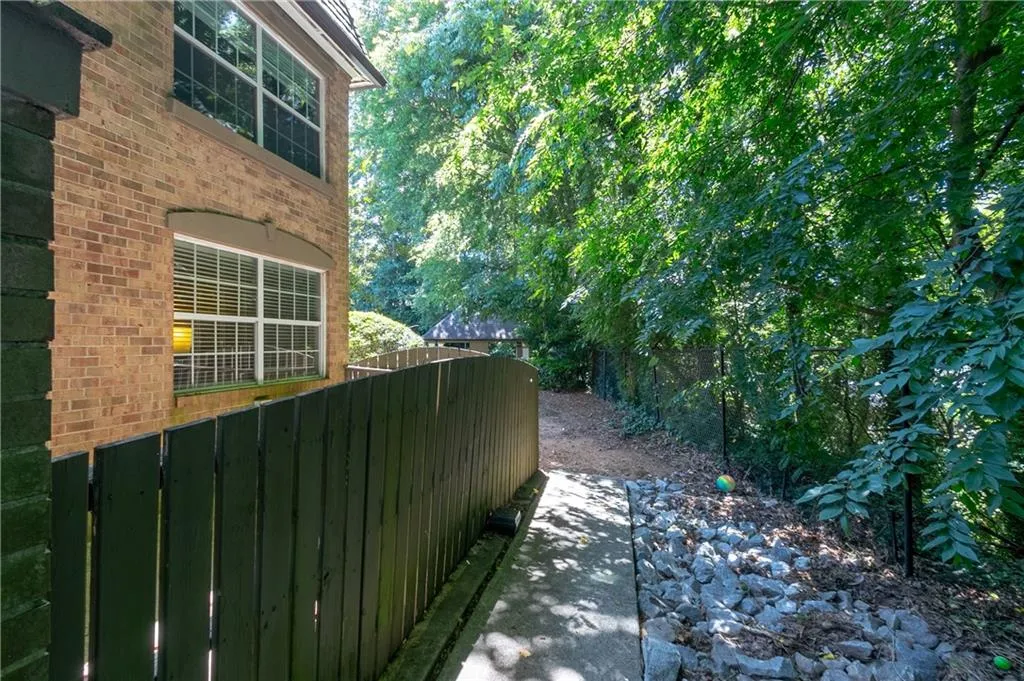 6980 Roswell Road Unit H1, Atlanta, Georgia 30328, 3 Bedrooms Bedrooms, ,2 BathroomsBathrooms,Residential,Sold,6980 Roswell Road Unit H1,6693280