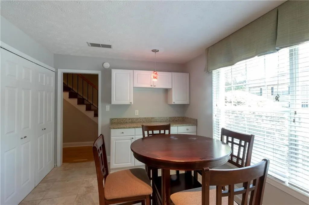 6980 Roswell Road Unit H1, Atlanta, Georgia 30328, 3 Bedrooms Bedrooms, ,2 BathroomsBathrooms,Residential,Sold,6980 Roswell Road Unit H1,6693280