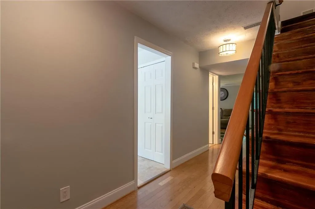 6980 Roswell Road Unit H1, Atlanta, Georgia 30328, 3 Bedrooms Bedrooms, ,2 BathroomsBathrooms,Residential,Sold,6980 Roswell Road Unit H1,6693280