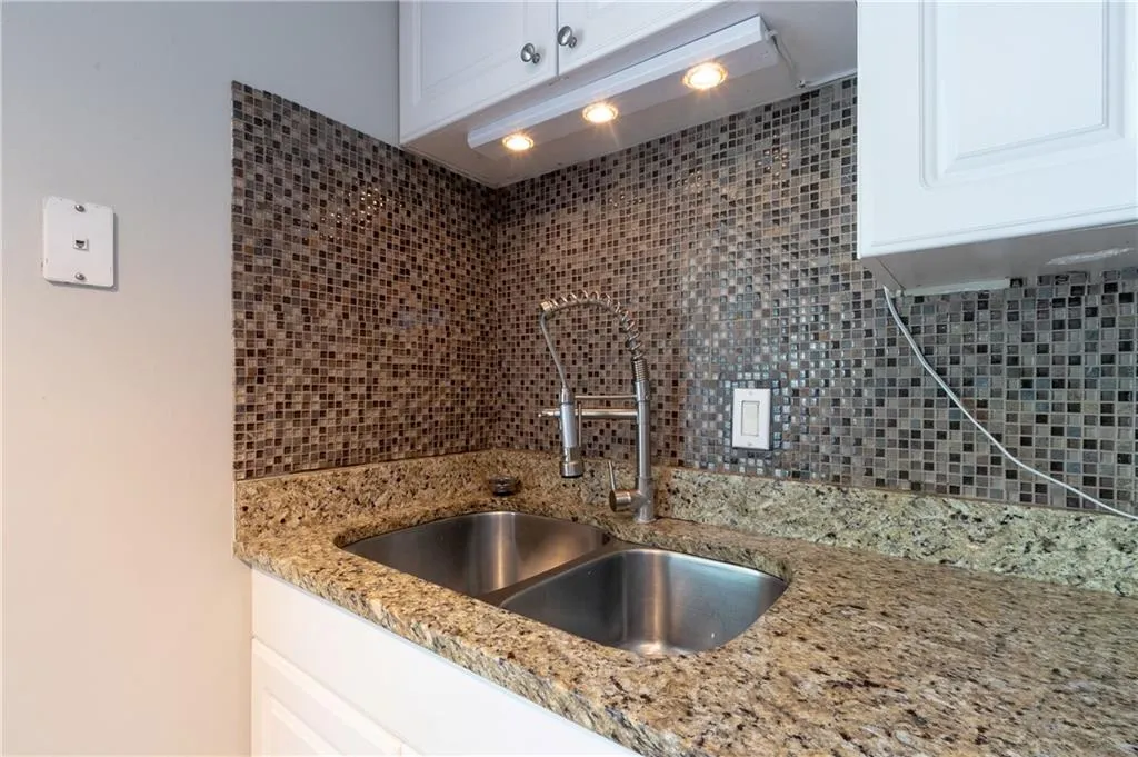 6980 Roswell Road Unit H1, Atlanta, Georgia 30328, 3 Bedrooms Bedrooms, ,2 BathroomsBathrooms,Residential,Sold,6980 Roswell Road Unit H1,6693280