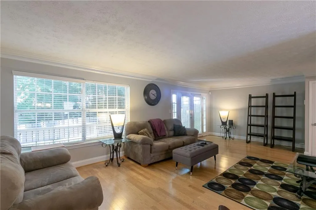 6980 Roswell Road Unit H1, Atlanta, Georgia 30328, 3 Bedrooms Bedrooms, ,2 BathroomsBathrooms,Residential,Sold,6980 Roswell Road Unit H1,6693280