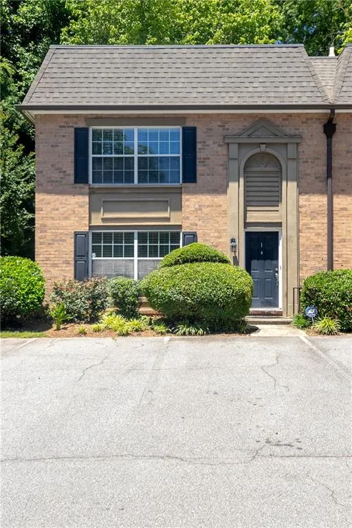 6980 Roswell Road Unit H1, Atlanta, Georgia 30328, 3 Bedrooms Bedrooms, ,2 BathroomsBathrooms,Residential,Sold,6980 Roswell Road Unit H1,6693280
