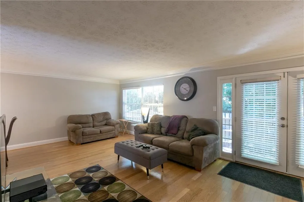 6980 Roswell Road Unit H1, Atlanta, Georgia 30328, 3 Bedrooms Bedrooms, ,2 BathroomsBathrooms,Residential,Sold,6980 Roswell Road Unit H1,6693280