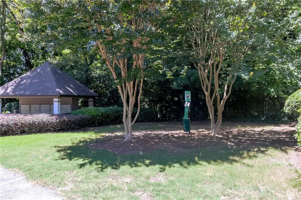 6980 Roswell Road Unit H1, Atlanta, Georgia 30328, 3 Bedrooms Bedrooms, ,2 BathroomsBathrooms,Residential,Sold,6980 Roswell Road Unit H1,6693280