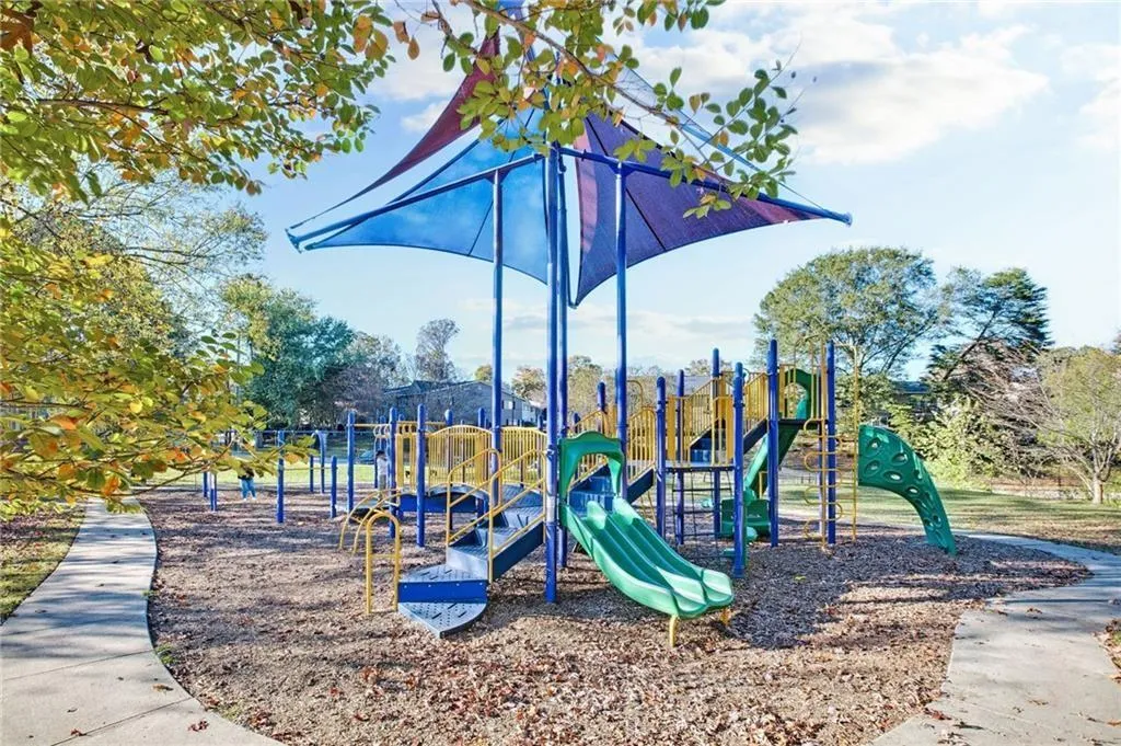 1468 Briarwood Road Ne Unit 303, Brookhaven, Georgia 30319, 2 Bedrooms Bedrooms, ,2 BathroomsBathrooms,Residential,For Sale,1468 Briarwood Road Ne Unit 303,7671728