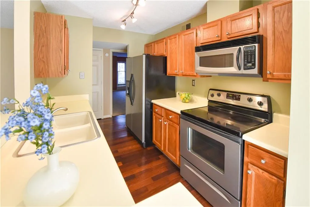 1105 Garden Court, Sandy Springs, Georgia 30328, 2 Bedrooms Bedrooms, ,2 BathroomsBathrooms,Residential,Sold,1105 Garden Court,6812539