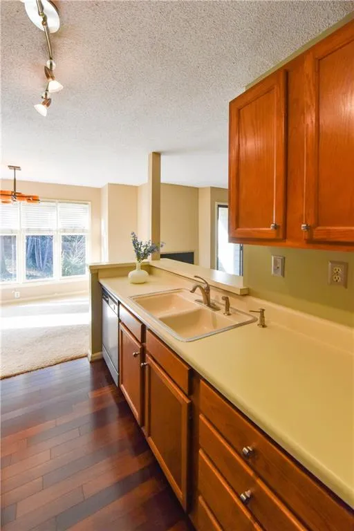 1105 Garden Court, Sandy Springs, Georgia 30328, 2 Bedrooms Bedrooms, ,2 BathroomsBathrooms,Residential,Sold,1105 Garden Court,6812539