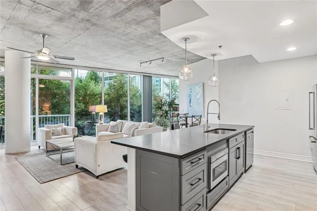 950 W Peachtree Street Nw Unit 803, Atlanta, Georgia 30309, 2 Bedrooms Bedrooms, ,2 BathroomsBathrooms,Residential,For Sale,950 W Peachtree Street Nw Unit 803,7666439