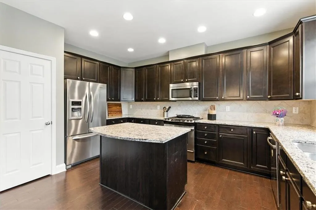5045 Ridgemont Walk Se Unit 28, Atlanta, Georgia 30339, 4 Bedrooms Bedrooms, ,3 BathroomsBathrooms,Residential,For Sale,5045 Ridgemont Walk Se Unit 28,7626193