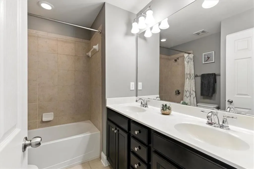 5045 Ridgemont Walk Se Unit 28, Atlanta, Georgia 30339, 4 Bedrooms Bedrooms, ,3 BathroomsBathrooms,Residential,For Sale,5045 Ridgemont Walk Se Unit 28,7626193