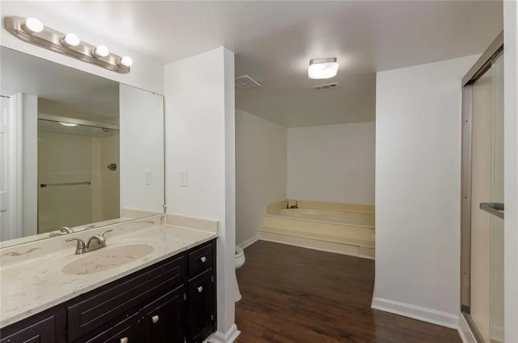 49 Willow Ne, Atlanta, Georgia 30342, 4 Bedrooms Bedrooms, ,4 BathroomsBathrooms,Residential,For Sale,49 Willow Ne,7743659