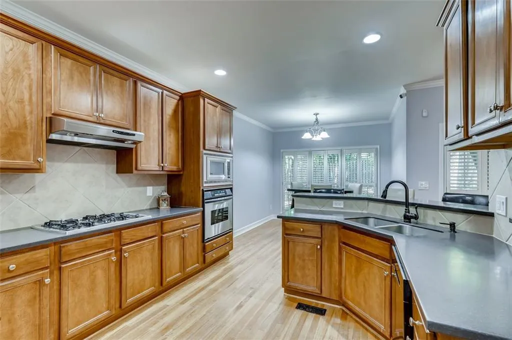 7258 Village Creek Trace, Atlanta, Georgia 30328, 4 Bedrooms Bedrooms, ,3 BathroomsBathrooms,Residential,Sold,7258 Village Creek Trace,6945060