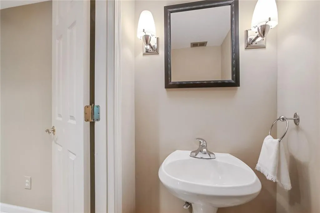 6904 Park Avenue, Sandy Springs, Georgia 30342, 2 Bedrooms Bedrooms, ,1 BathroomBathrooms,Residential,Sold,6904 Park Avenue,7033366