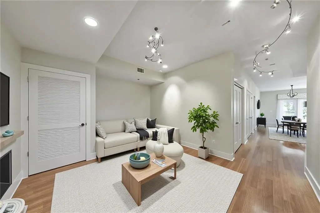 3655 Peachtree Road Ne Unit 101, Atlanta, Georgia 30319, 2 Bedrooms Bedrooms, 0 ,2 BathroomsBathrooms,Residential,For Sale,3655 Peachtree Road Ne Unit 101,7804591