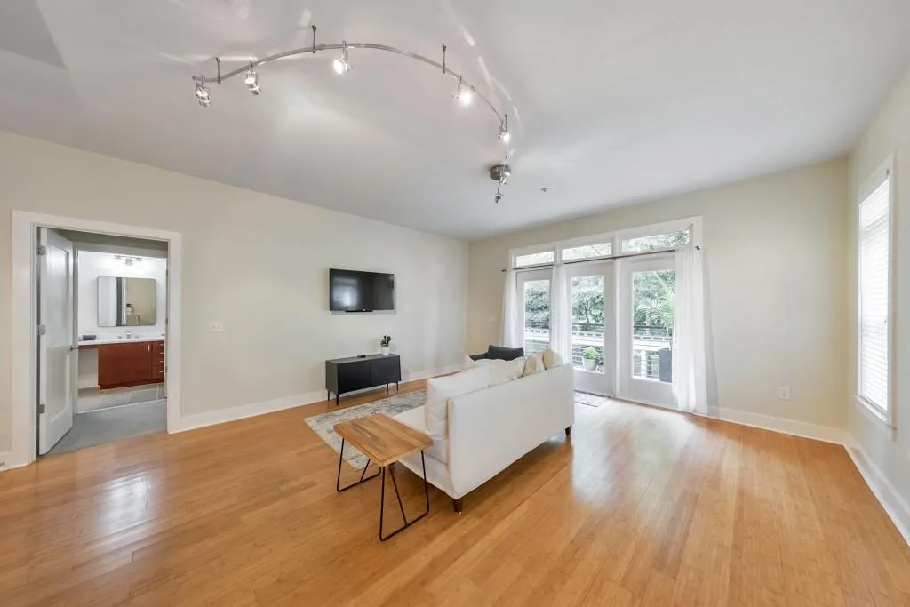 3655 Peachtree Road Ne Unit 101, Atlanta, Georgia 30319, 2 Bedrooms Bedrooms, 0 ,2 BathroomsBathrooms,Residential,For Sale,3655 Peachtree Road Ne Unit 101,7804591