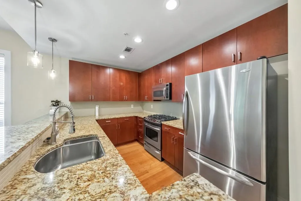 3655 Peachtree Road Ne Unit 101, Atlanta, Georgia 30319, 2 Bedrooms Bedrooms, 0 ,2 BathroomsBathrooms,Residential,For Sale,3655 Peachtree Road Ne Unit 101,7804591