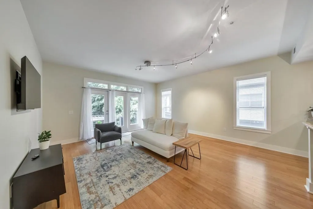 3655 Peachtree Road Ne Unit 101, Atlanta, Georgia 30319, 2 Bedrooms Bedrooms, 0 ,2 BathroomsBathrooms,Residential,For Sale,3655 Peachtree Road Ne Unit 101,7804591
