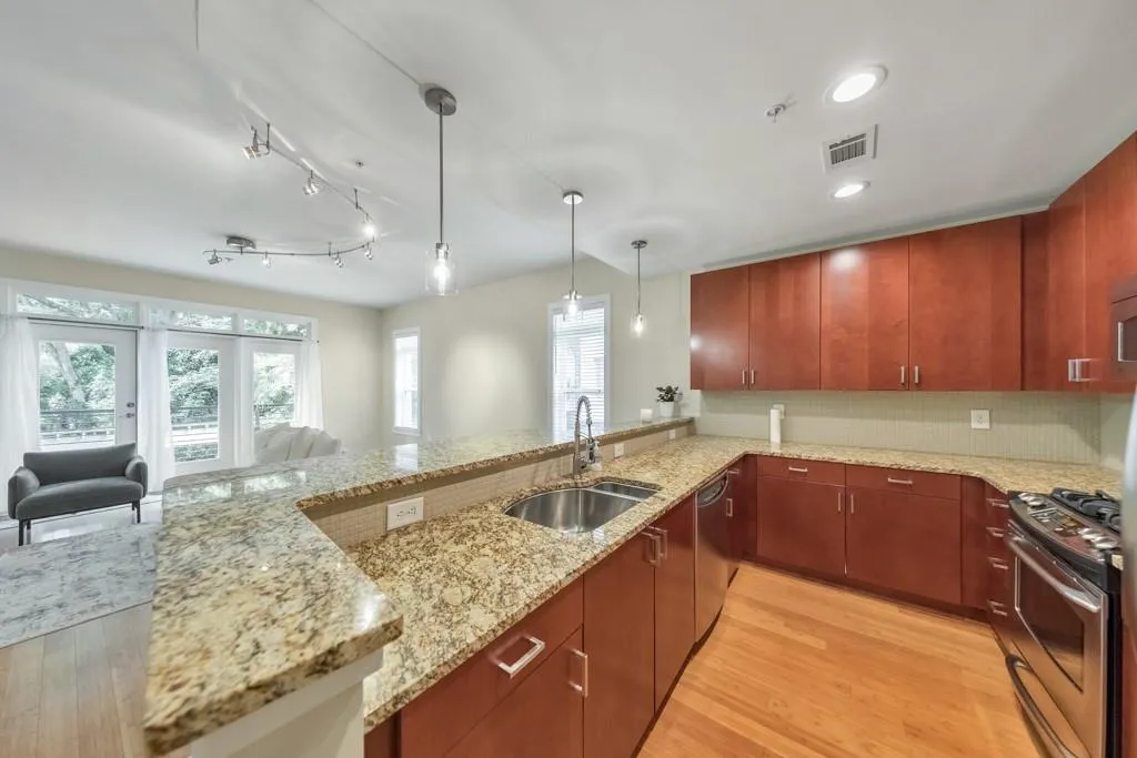 3655 Peachtree Road Ne Unit 101, Atlanta, Georgia 30319, 2 Bedrooms Bedrooms, 0 ,2 BathroomsBathrooms,Residential,For Sale,3655 Peachtree Road Ne Unit 101,7804591