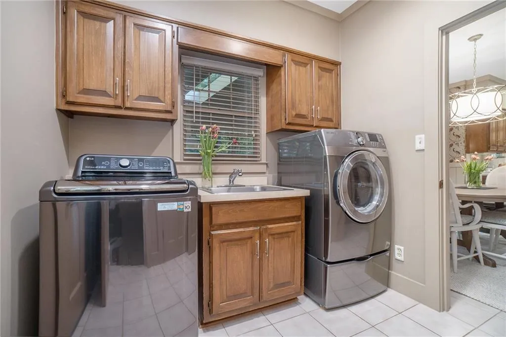 2080 Old Dominion Road, Atlanta, Georgia 30350, 6 Bedrooms Bedrooms, ,5 BathroomsBathrooms,Residential,For Sale,2080 Old Dominion Road,7580695