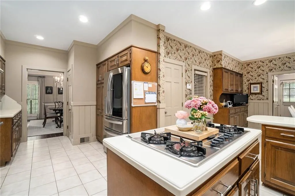 2080 Old Dominion Road, Atlanta, Georgia 30350, 6 Bedrooms Bedrooms, ,5 BathroomsBathrooms,Residential,For Sale,2080 Old Dominion Road,7580695