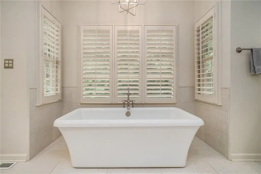 2080 Old Dominion Road, Atlanta, Georgia 30350, 6 Bedrooms Bedrooms, ,5 BathroomsBathrooms,Residential,For Sale,2080 Old Dominion Road,7580695