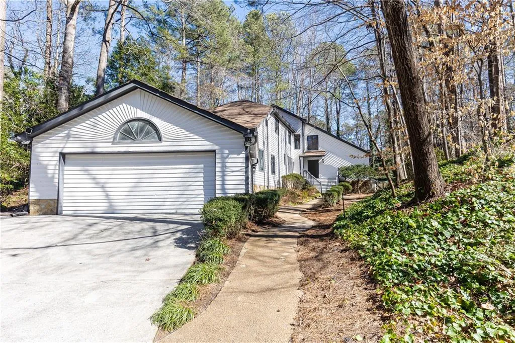 320 Benita Trace, Sandy Springs, Georgia 30328, 5 Bedrooms Bedrooms, ,3 BathroomsBathrooms,Residential,Sold,320 Benita Trace,6999008