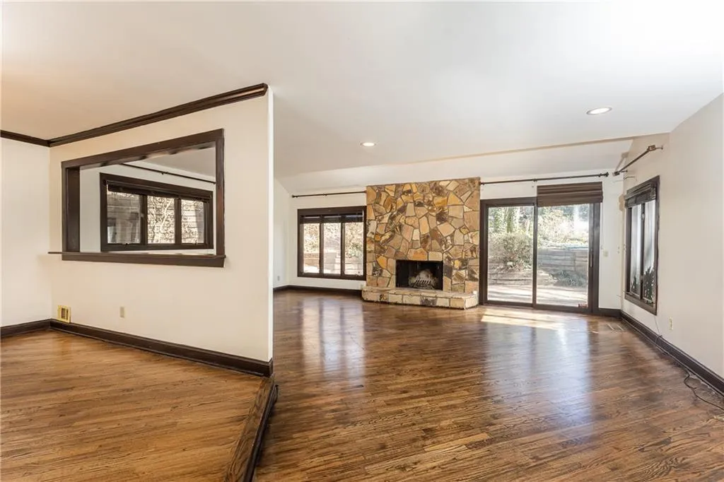 320 Benita Trace, Sandy Springs, Georgia 30328, 5 Bedrooms Bedrooms, ,3 BathroomsBathrooms,Residential,Sold,320 Benita Trace,6999008