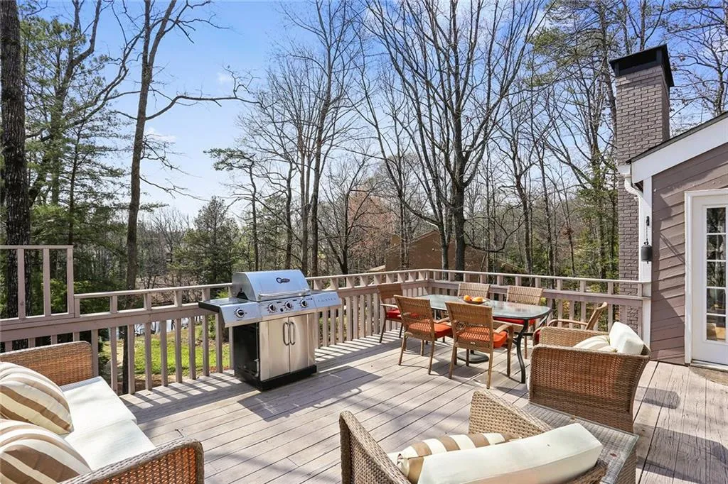 35 Glen Oaks Drive, Sandy Springs, Georgia 30327, 4 Bedrooms Bedrooms, ,3 BathroomsBathrooms,Residential,Sold,35 Glen Oaks Drive,5823358