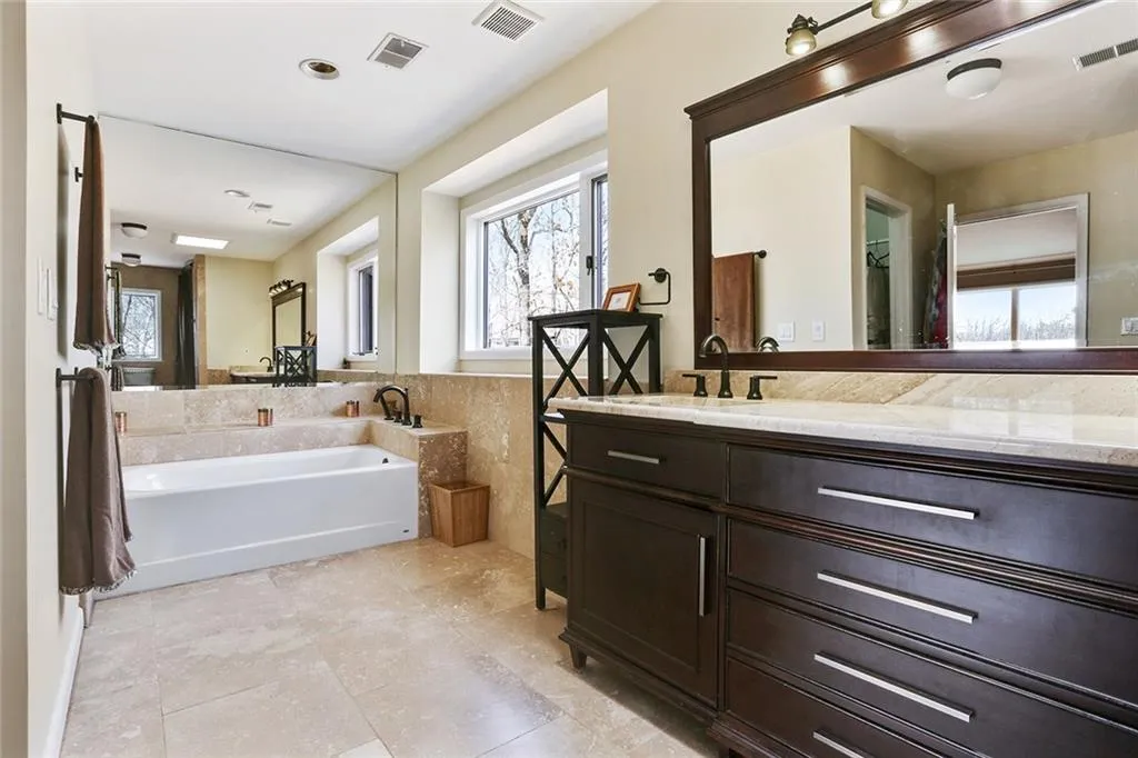35 Glen Oaks Drive, Sandy Springs, Georgia 30327, 4 Bedrooms Bedrooms, ,3 BathroomsBathrooms,Residential,Sold,35 Glen Oaks Drive,5823358