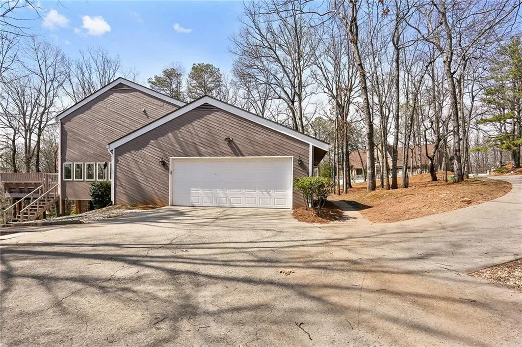 35 Glen Oaks Drive, Sandy Springs, Georgia 30327, 4 Bedrooms Bedrooms, ,3 BathroomsBathrooms,Residential,Sold,35 Glen Oaks Drive,5823358
