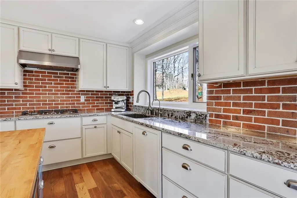 35 Glen Oaks Drive, Sandy Springs, Georgia 30327, 4 Bedrooms Bedrooms, ,3 BathroomsBathrooms,Residential,Sold,35 Glen Oaks Drive,5823358