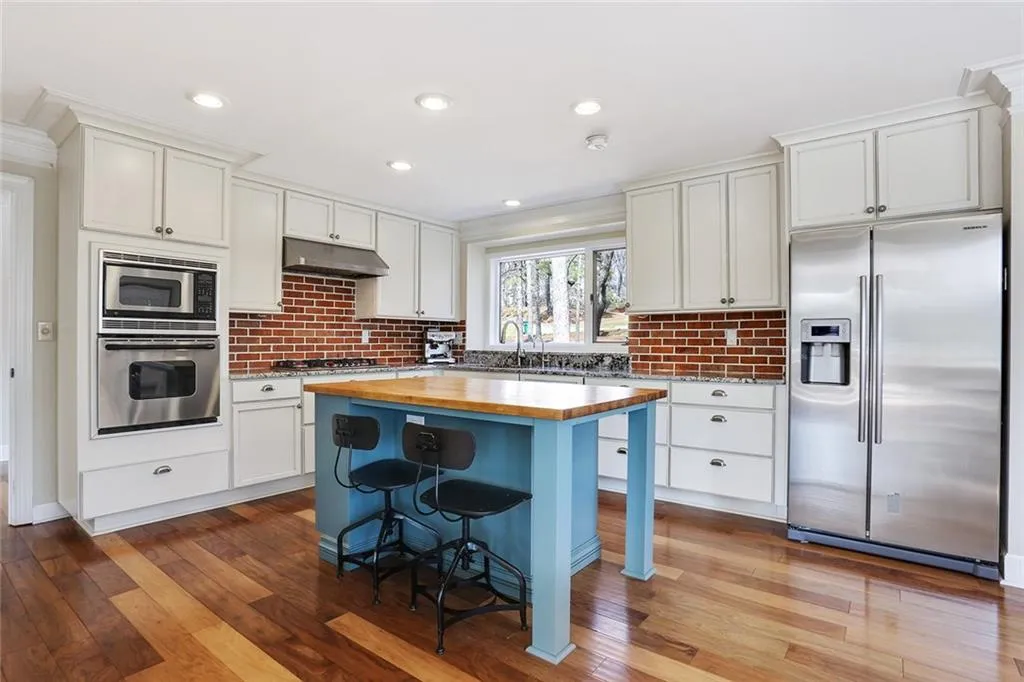 35 Glen Oaks Drive, Sandy Springs, Georgia 30327, 4 Bedrooms Bedrooms, ,3 BathroomsBathrooms,Residential,Sold,35 Glen Oaks Drive,5823358