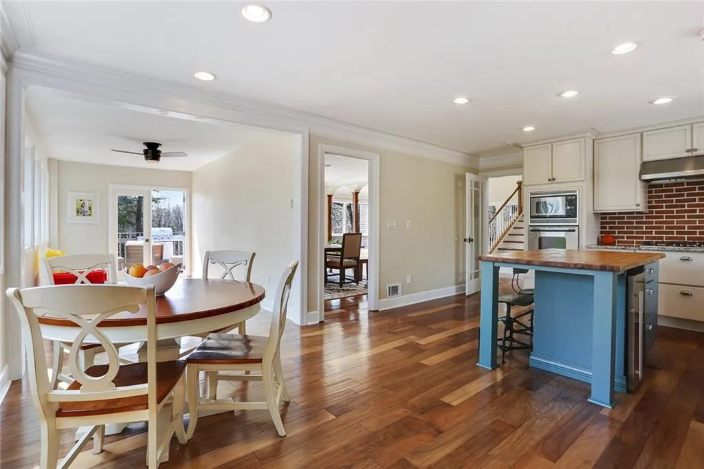 35 Glen Oaks Drive, Sandy Springs, Georgia 30327, 4 Bedrooms Bedrooms, ,3 BathroomsBathrooms,Residential,Sold,35 Glen Oaks Drive,5823358