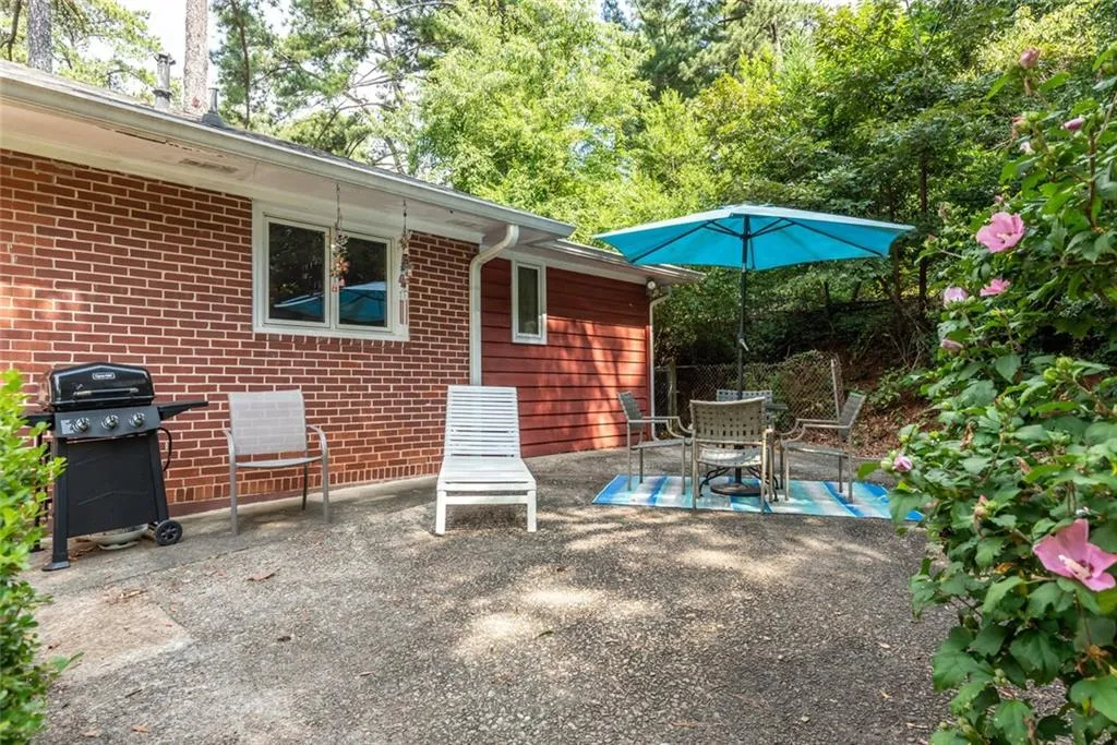 6117 Harleston Road, Sandy Springs, Georgia 30328, 3 Bedrooms Bedrooms, ,2 BathroomsBathrooms,Residential,Sold,6117 Harleston Road,6597346