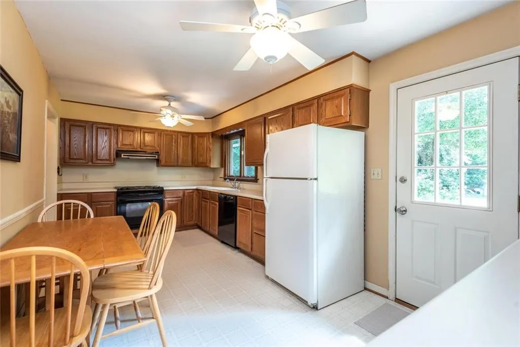 6117 Harleston Road, Sandy Springs, Georgia 30328, 3 Bedrooms Bedrooms, ,2 BathroomsBathrooms,Residential,Sold,6117 Harleston Road,6597346