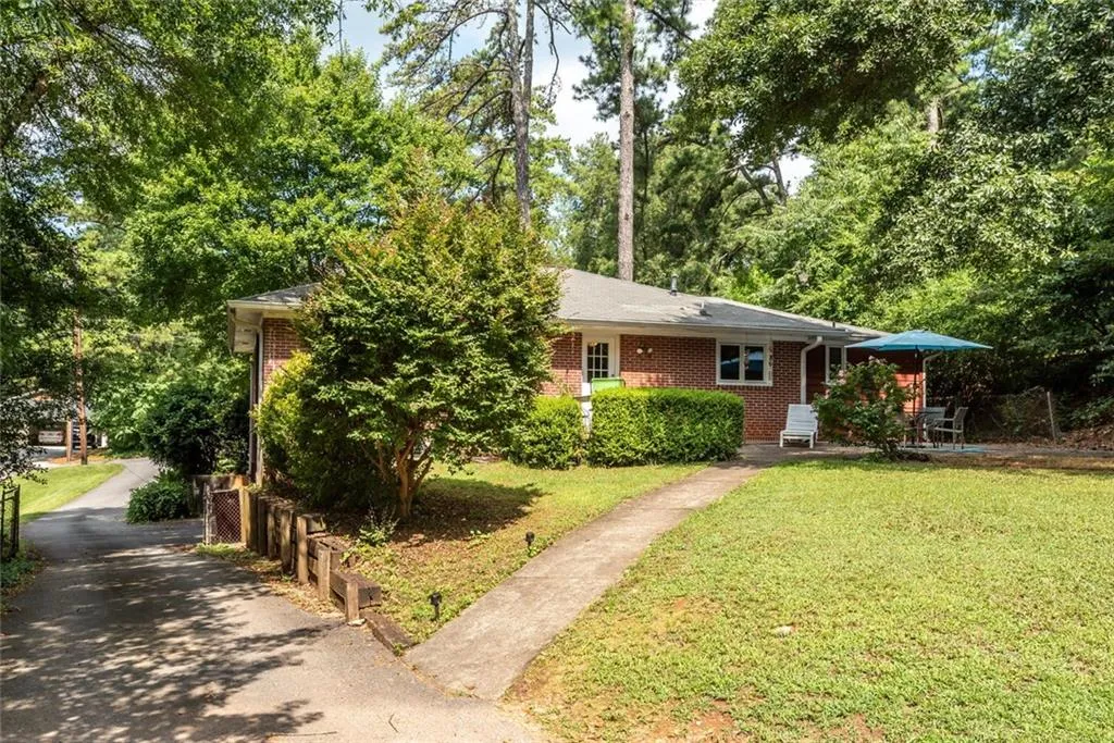 6117 Harleston Road, Sandy Springs, Georgia 30328, 3 Bedrooms Bedrooms, ,2 BathroomsBathrooms,Residential,Sold,6117 Harleston Road,6597346