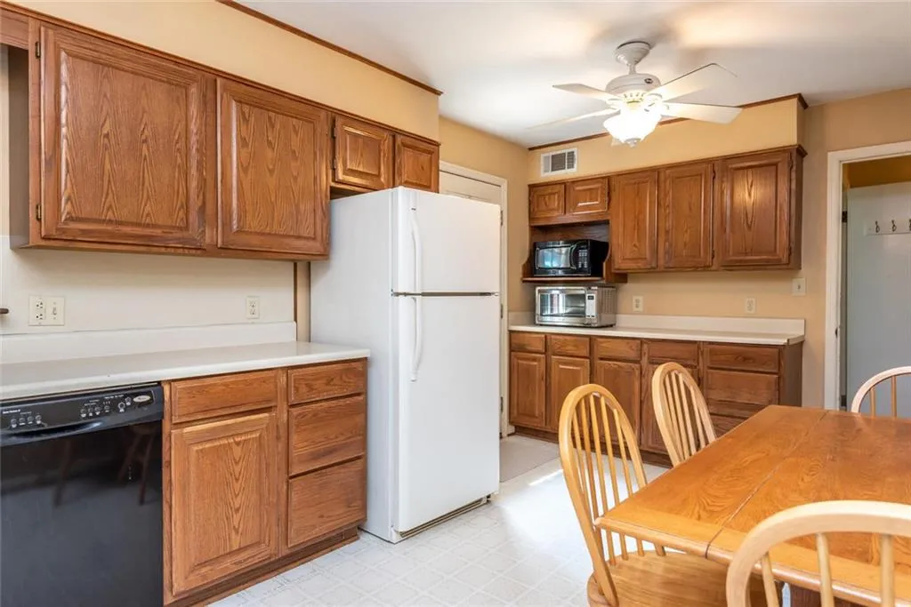 6117 Harleston Road, Sandy Springs, Georgia 30328, 3 Bedrooms Bedrooms, ,2 BathroomsBathrooms,Residential,Sold,6117 Harleston Road,6597346