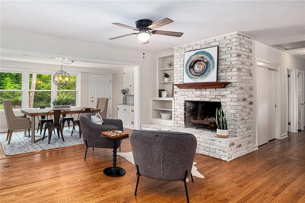 461 Carriage Drive, Sandy Springs, Georgia 30328, 3 Bedrooms Bedrooms, ,2 BathroomsBathrooms,Residential,Sold,461 Carriage Drive,7076123