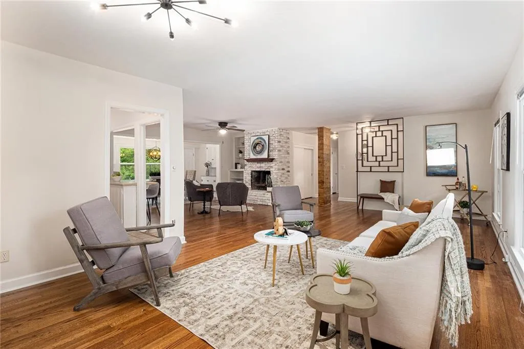 461 Carriage Drive, Sandy Springs, Georgia 30328, 3 Bedrooms Bedrooms, ,2 BathroomsBathrooms,Residential,Sold,461 Carriage Drive,7076123