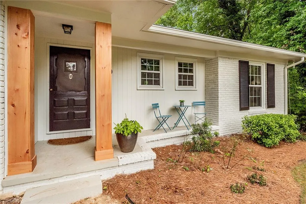 461 Carriage Drive, Sandy Springs, Georgia 30328, 3 Bedrooms Bedrooms, ,2 BathroomsBathrooms,Residential,Sold,461 Carriage Drive,7076123