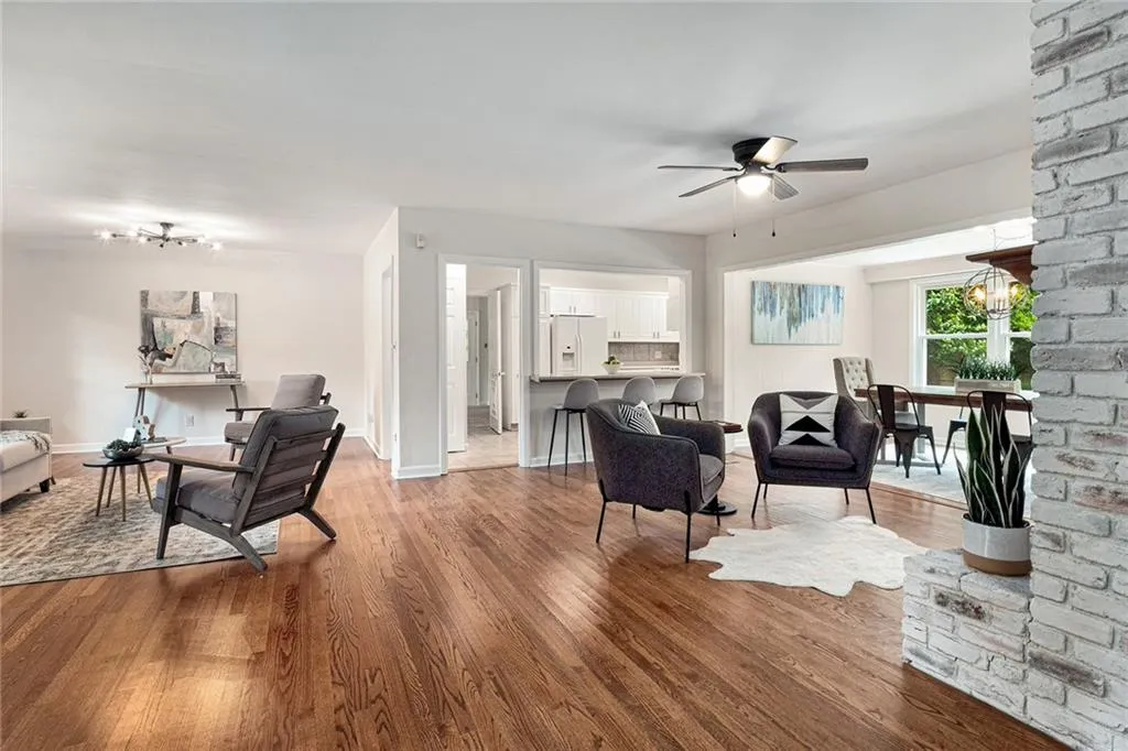 461 Carriage Drive, Sandy Springs, Georgia 30328, 3 Bedrooms Bedrooms, ,2 BathroomsBathrooms,Residential,Sold,461 Carriage Drive,7076123