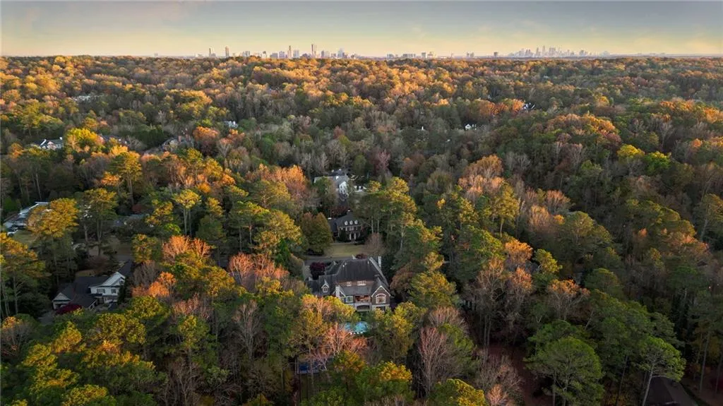 5250 London Drive, Atlanta, Georgia 30327, 6 Bedrooms Bedrooms, ,6 BathroomsBathrooms,Residential,Sold,5250 London Drive,7702737