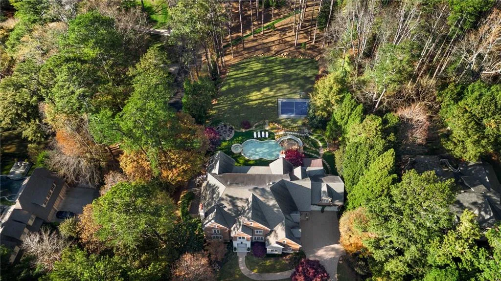 5250 London Drive, Atlanta, Georgia 30327, 6 Bedrooms Bedrooms, ,6 BathroomsBathrooms,Residential,Sold,5250 London Drive,7702737